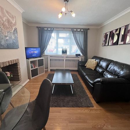 Croydon Apartment With Parking Londen Buitenkant foto
